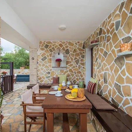 The Stone House בית נופש